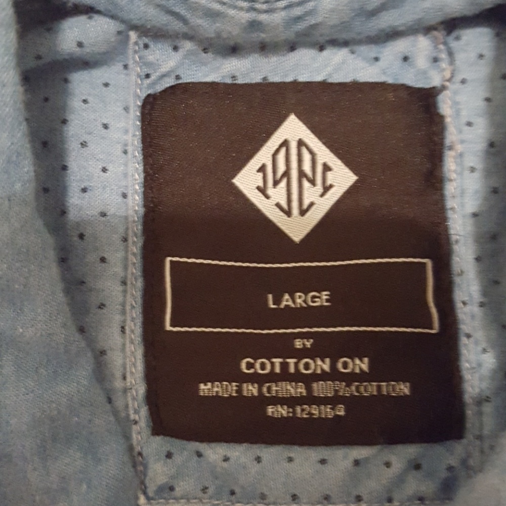 Button up - Picture 3 of 4